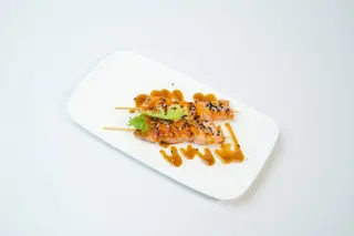 81.Yakitori de salmón