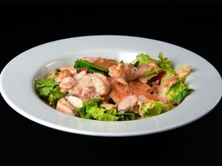 САЛАТ ДІ ПЕШЕ З ЛОСОСЕМ  ТА МОРЕПРОДУКТАМИ (200g)