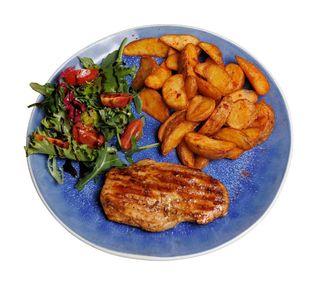 Стейк з курячего філе з салатом та гарніром