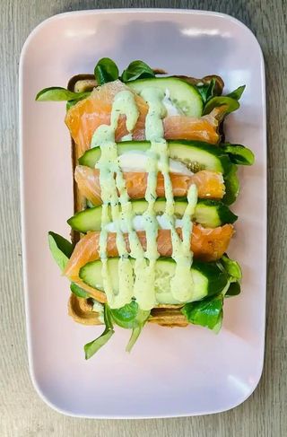 Gofr Łosoś wędzony + mozzarella