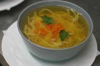 400 g Rosół z makaronem