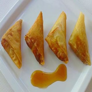 11. Samosas De Curry (8 Uds.)