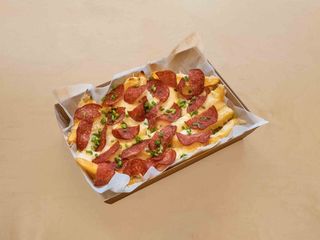 Frytki z chrupiącym salami