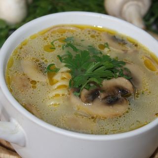 Zupa pieczarkowa z makaronem