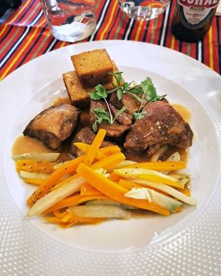 Carne de Porco, Vinho e Alhos