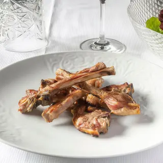 Costillitas de lechal al sarmiento (6 uds.)