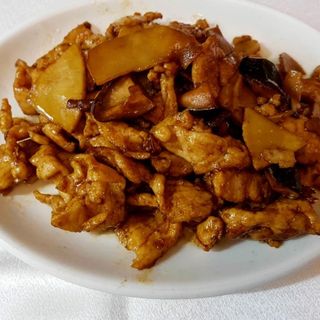 Cerdo Con Bambú Y Setas Chinas