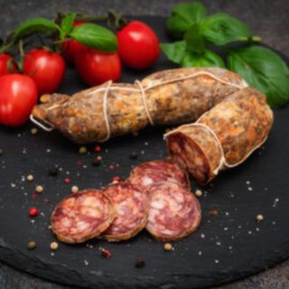 Salamino de Mangalitza (la bucata, greutatea in medie intre 200 si 300g)