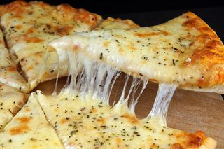 Focaccia cu usturoi și cașcaval