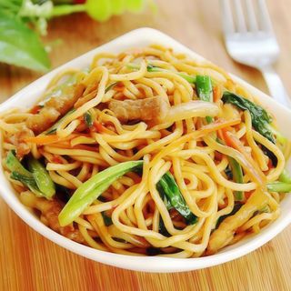 Tallarines fritos vegetal (素炒面）