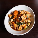 32) Pollo con verdure