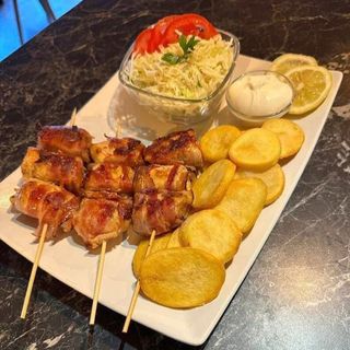 Frigărui de pui cu bacon la gratar