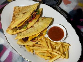 МЕНЮ ЧІЗ-ПІТА З ШАШЛИКОМ (520g)