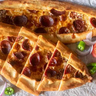 Pide with Turkish sausage 300gr