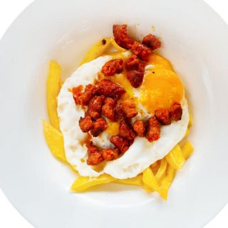 Huevos Rotos Con Txistorra