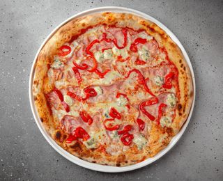 Pizza cu Dorblu, bacon și ardei dulce