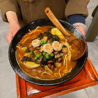 614 Noodles in brodo con 8 tesori 八宝辣酱汤面