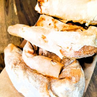 Домашна баница с масло и сирене