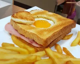 sándwich mixto con huevo