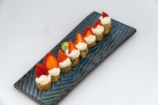 364. Hoso fritto Philadelphia e frutta stagionale