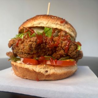 Crunchy chicken burger + Coca Cola 0.5