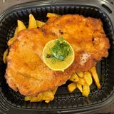 Св.шницел по виенски с пържени картофи