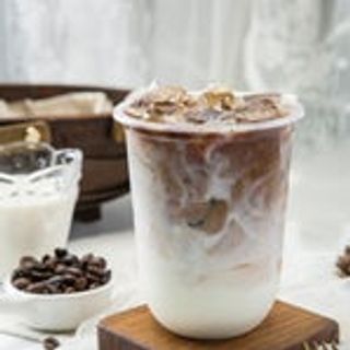 Tè al caffè latte di cocco macchiato