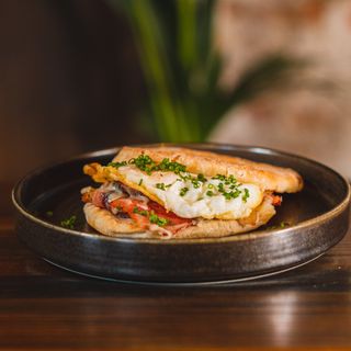 Sándwich Bikini Con huevo campero frito