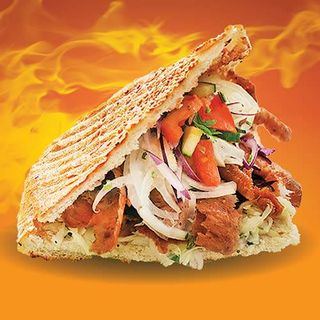 Döner kebab bułka z frytkami mega