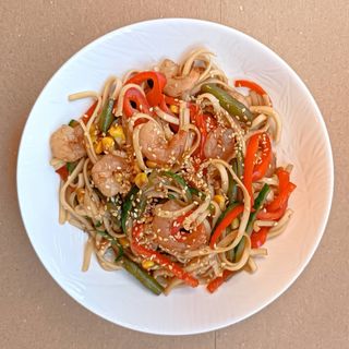 WOK З креветкою спаржею та болгарським перцем