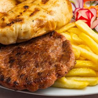 Džambo pljeskavica - porcija