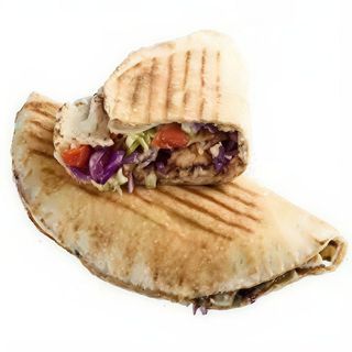 Pita z frytkami i surówką