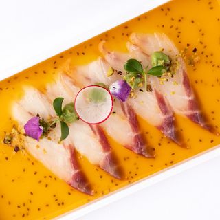Carpaccio di pesce bianco con salsa ponzu