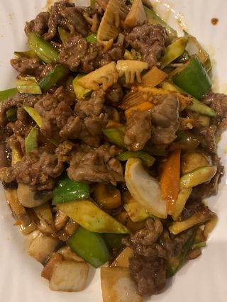 68. Телешко с лют сос (750г)