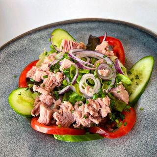 Салата с риба тон 330гр