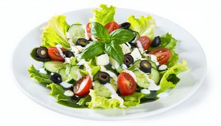 Salata cu somon fume