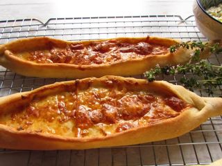 Пиде със свинско (420 гр) + Coca-Cola Original Taste