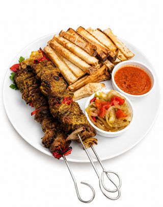 Frites d'igname / brochettes de poulet