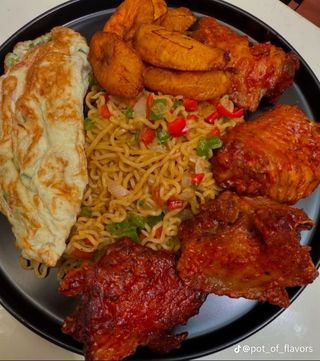 Noodles and egg with plantains 