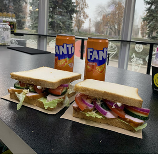  Комбо " Тост "З шинкою", Тост "З копченою куркою" , Fanta 0.33 (2шт)"