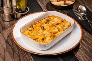 Rigatoni la cuptor cu pui si ciuperci 