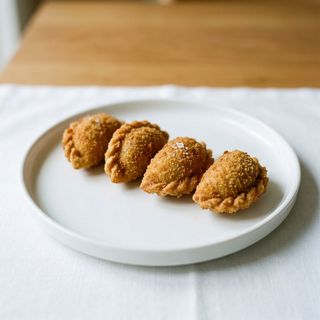 103.Панирани пелмени с пиле 4бр
