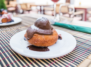 Papanasi cu Ciocolata si Topping de Ciocolata Alba 150Gr.