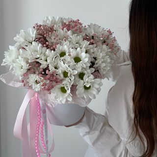 Композиція «Хризантема (5) з рожевою гіпсофілою (2) »