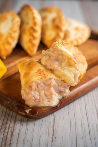 Empanada De Jamón Y Queso