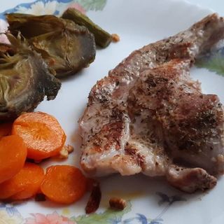 CHULETAS CON ALCACHOFAS
