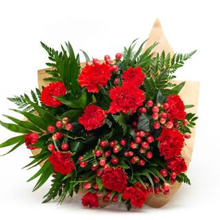 Buchet garoafe si ipericum