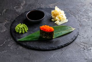 Гункан з ікрою летучої риби TO GO 1 шт