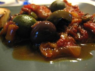 Peperoni fritti con olive