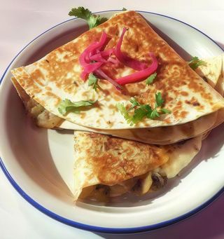 Quesadilla De Hongos